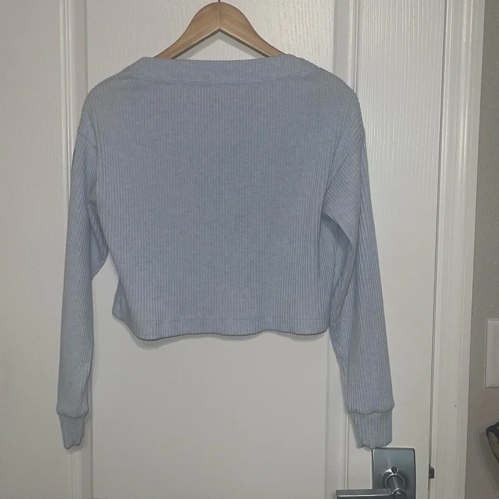 ALO Yoga Muse V-Neck Ribbed Pullover Blue Skies Heather Cropped Women’s Size XS